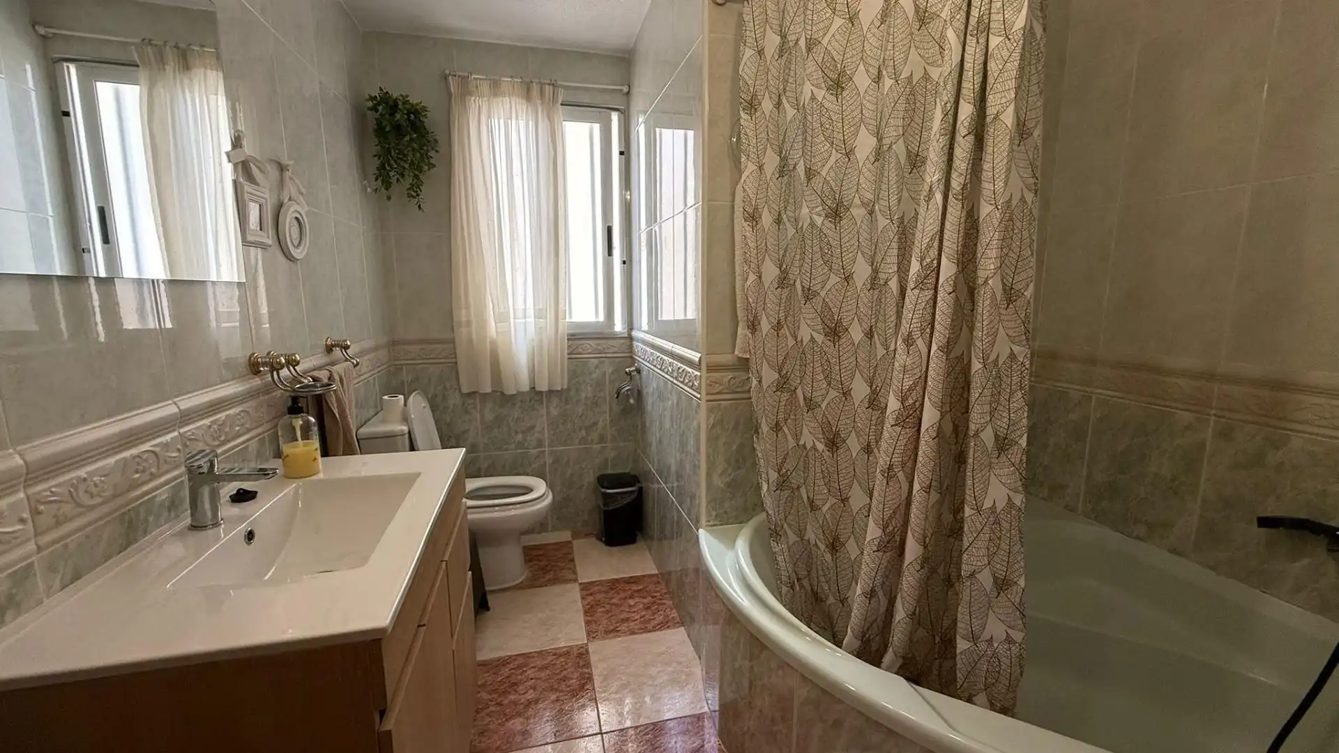 Baño de Piso de alquiler en Águilas con Aire acondicionado, Terraza y Trastero