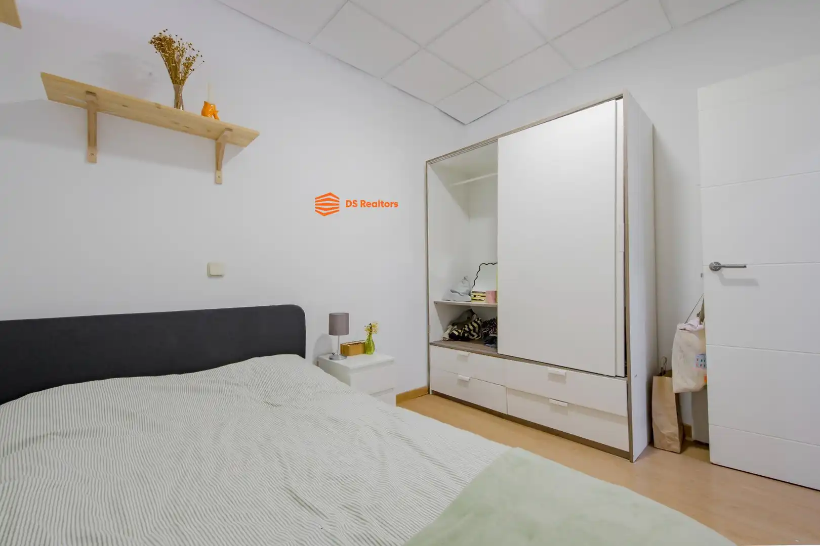 Schlafzimmer von Wohnung zur Miete in Madrid mit Heizung, Möbliert und Balkon