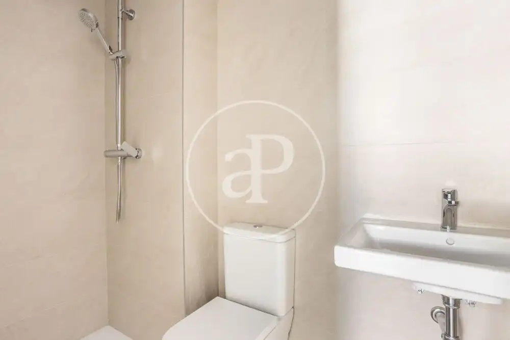Baño de Piso en venta en Valencia con Aire acondicionado, Calefacción y Terraza