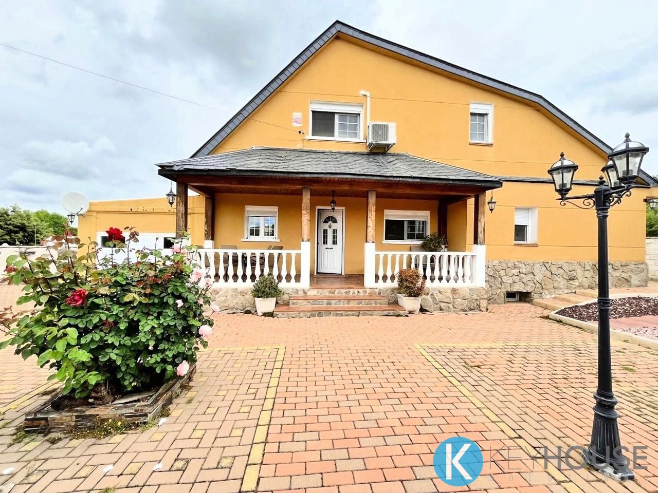 Exterior view of House or chalet for sale in Villar del Olmo  with Air Conditioner, Private garden and Swimming Pool