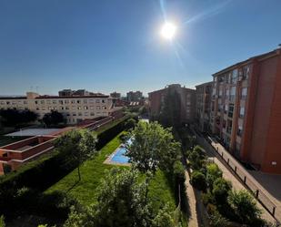 Vista exterior de Pis en venda en  Granada Capital amb Calefacció, Jardí privat i Balcó