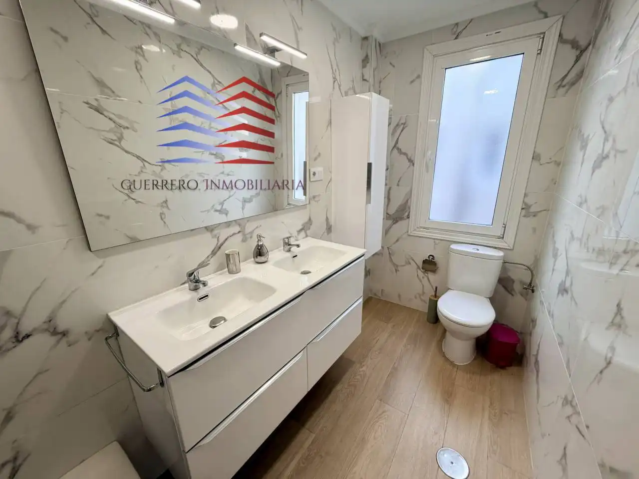 Bany de Apartament de lloguer en O Carballiño   amb Calefacció, Parquet i Moblat