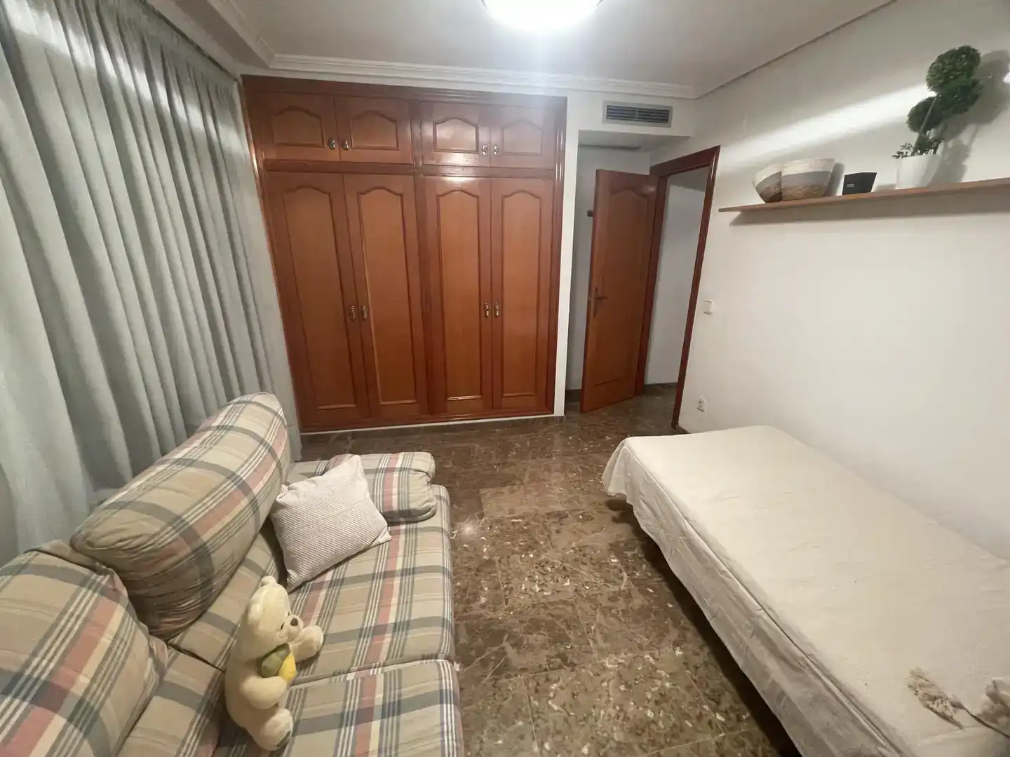 Dormitori de Dúplex per a compartir en Alicante / Alacant amb Moblat