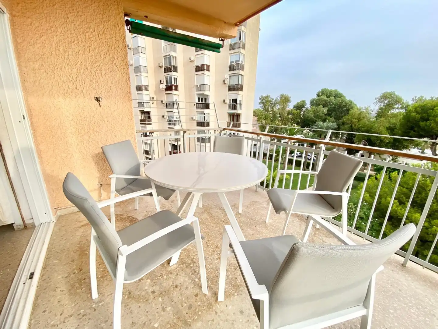 Apartamento con terraza en alquiler en Orihuela Costa, imagen 3