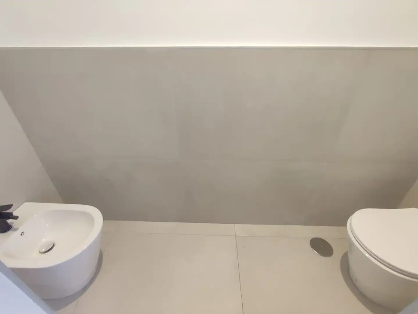 Badezimmer von Dachboden zum Verkauf in Estepona mit Terrasse und Schwimmbad