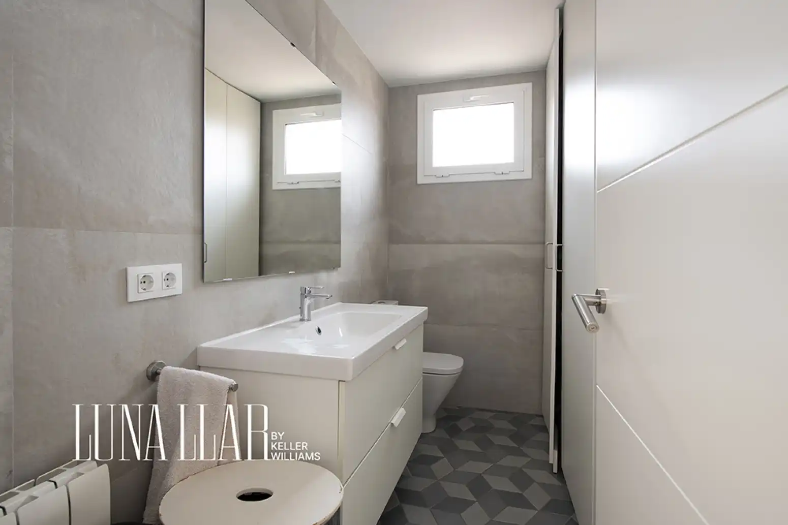 Bathroom of Houses for sale in Can Bou