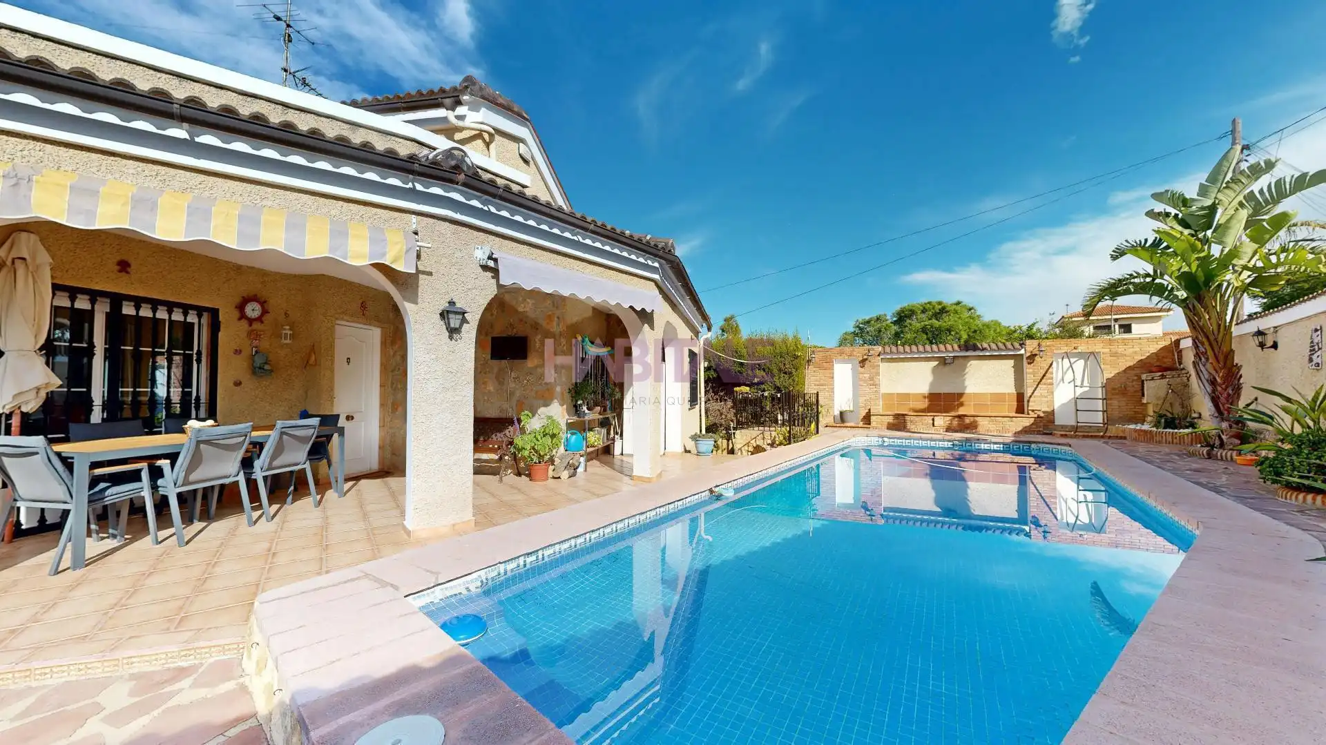 Casa amb piscina en venda a Montserrat, imagen 2