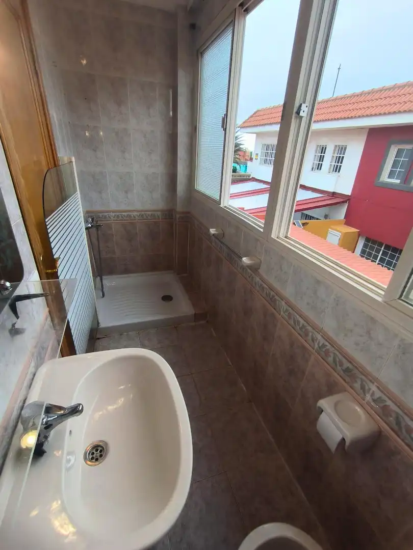 Bany de Casa o xalet en venda en Telde amb Aire condicionat, Terrassa i Balcó