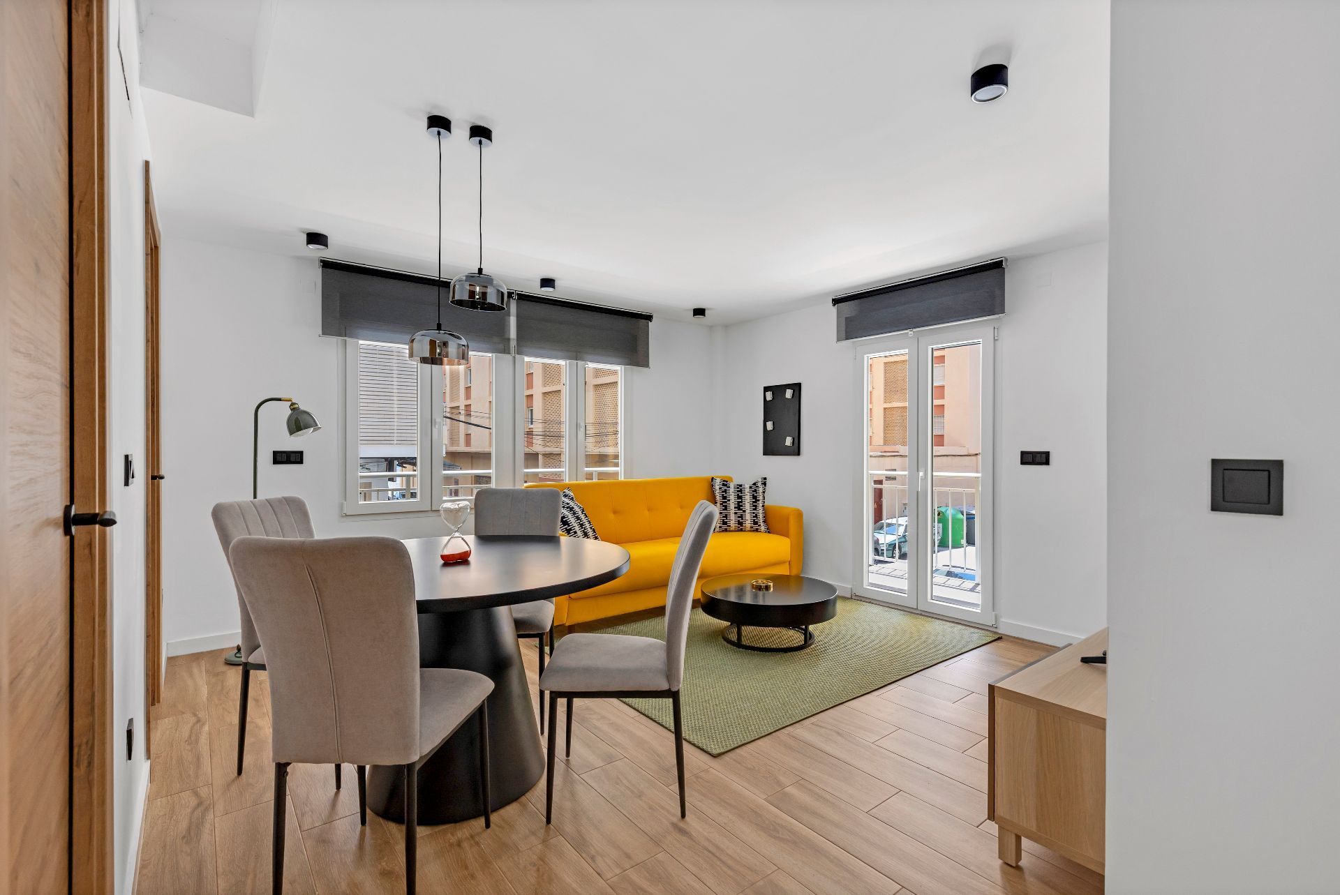 Living room of Apartment for sale in Torrevieja  with Terrace, Storage room and Furnished
