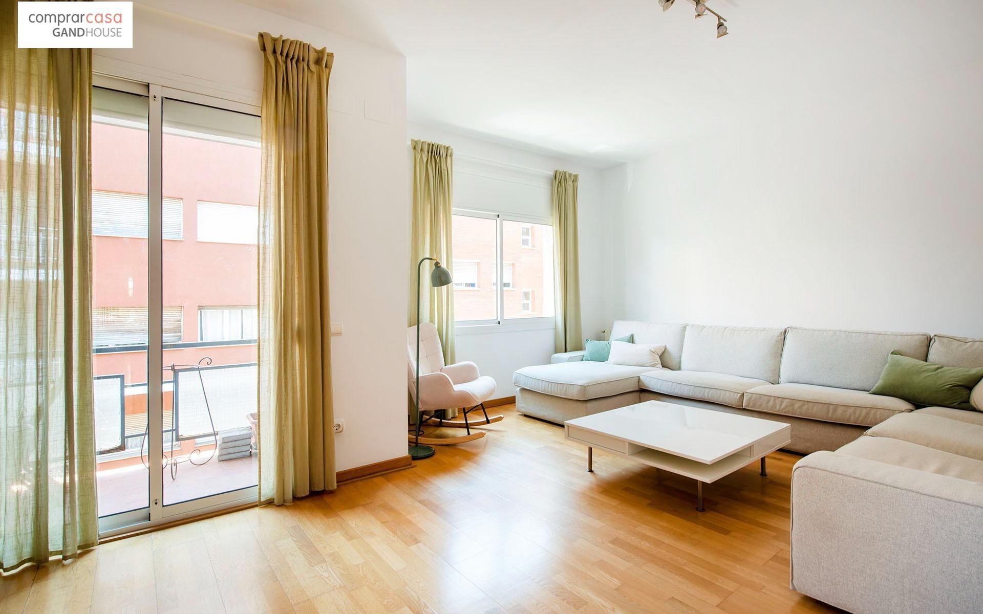 Living room of Flat for sale in  Barcelona Capital  with Air Conditioner, Heating and Parquet flooring