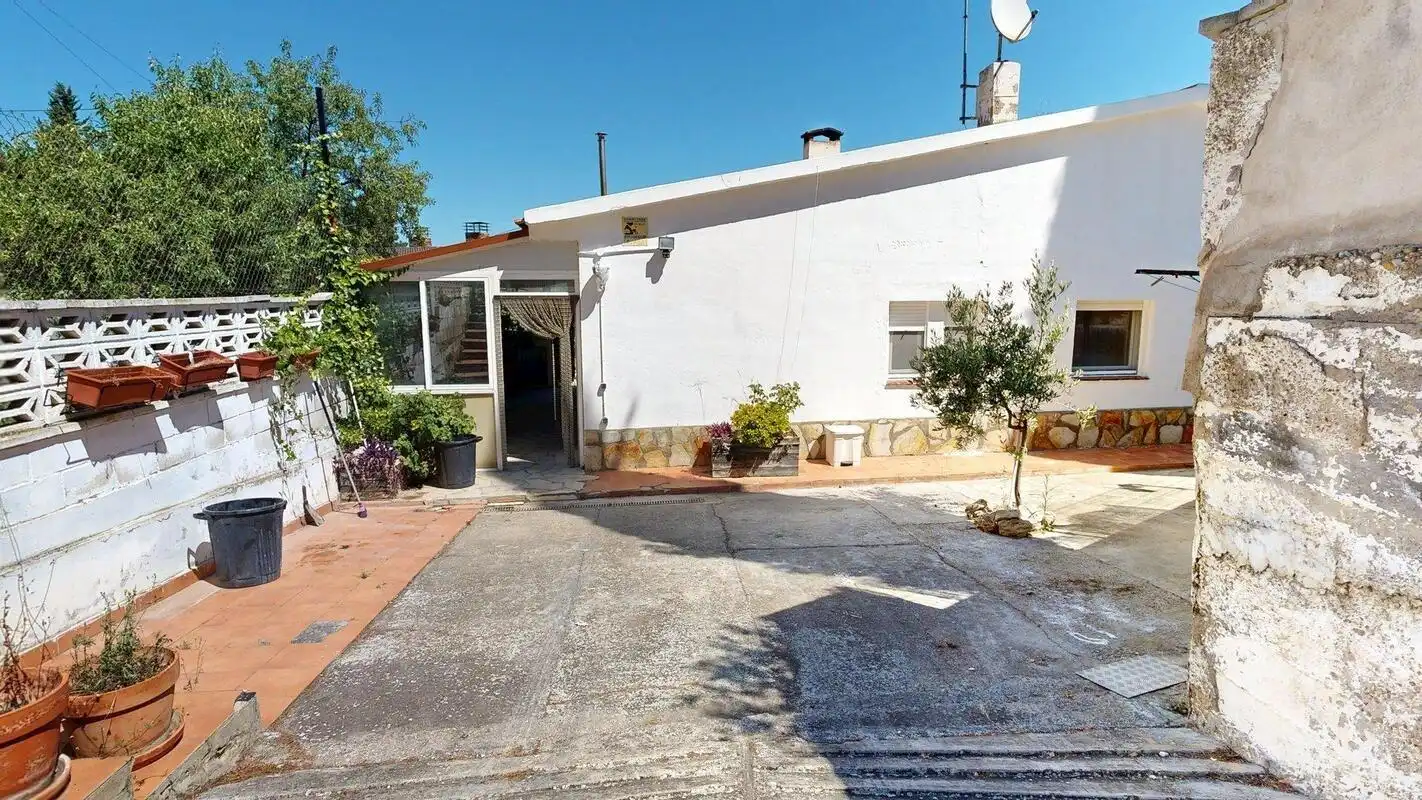 Vista exterior de Casa o xalet en venda en Cuarte de Huerva amb Aire condicionat, Jardí privat i Terrassa