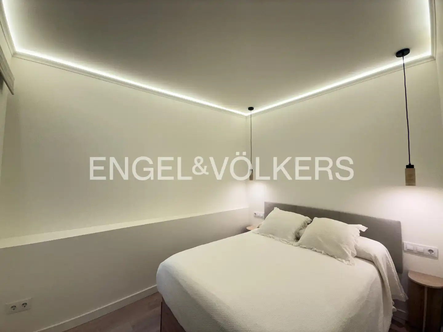 Bedroom of Flat for rent in Barcelona  with Air Conditioner, Heating and Parquet flooring