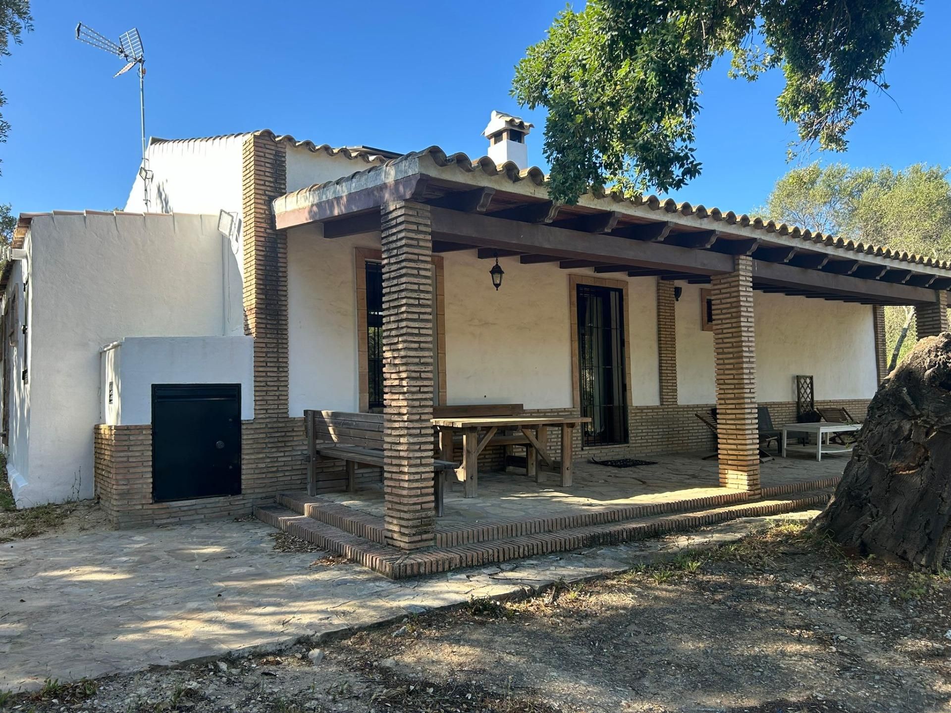 Vista exterior de Finca rústica en venda en Alcalá de los Gazules amb Terrassa