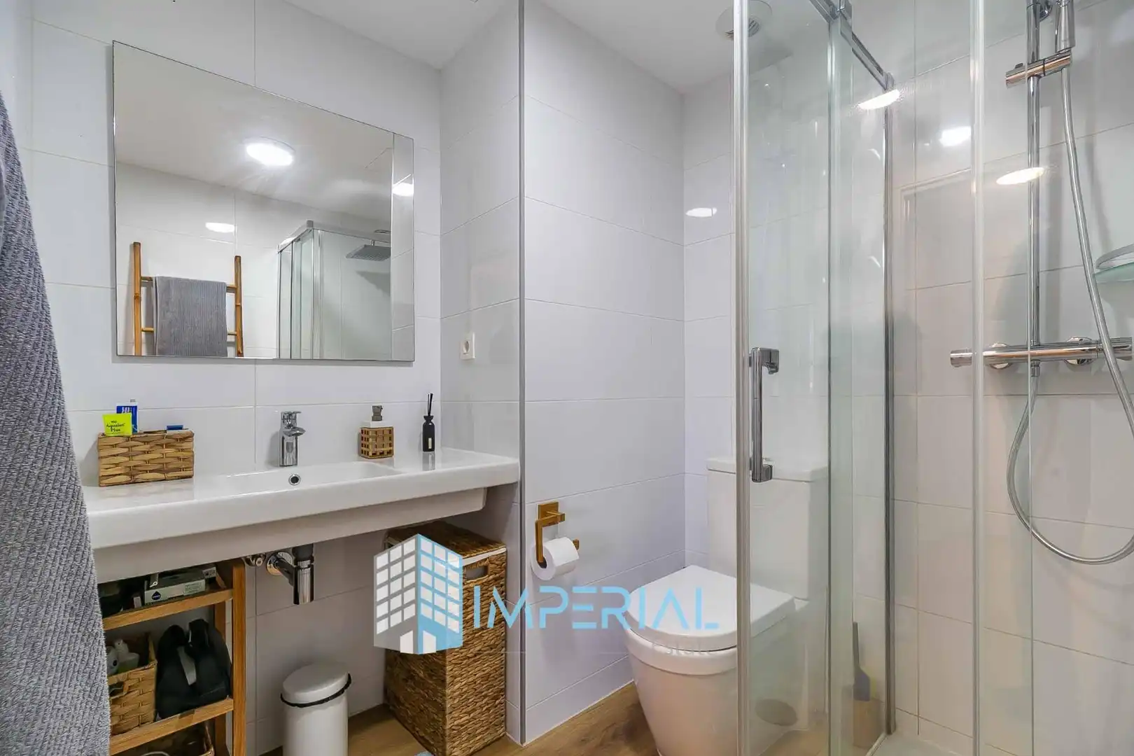 Bathroom of Flat for sale in Fuengirola  with Air Conditioner, Heating and Terrace