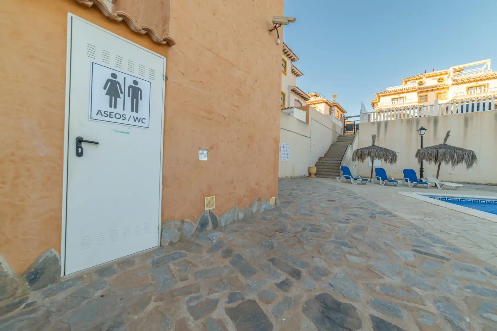 Vista exterior de Pis en venda en Orihuela amb Aire condicionat, Jardí privat i Terrassa