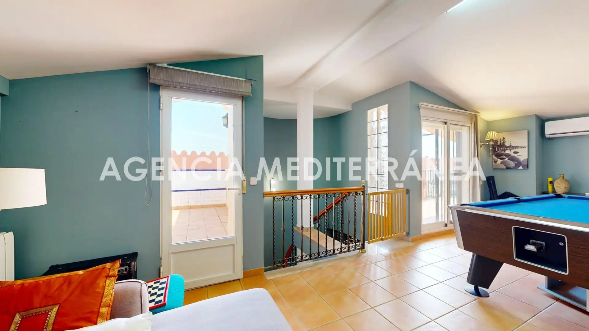 Sala d'estar de Casa o xalet en venda en El Puig de Santa Maria amb Aire condicionat, Calefacció i Jardí privat
