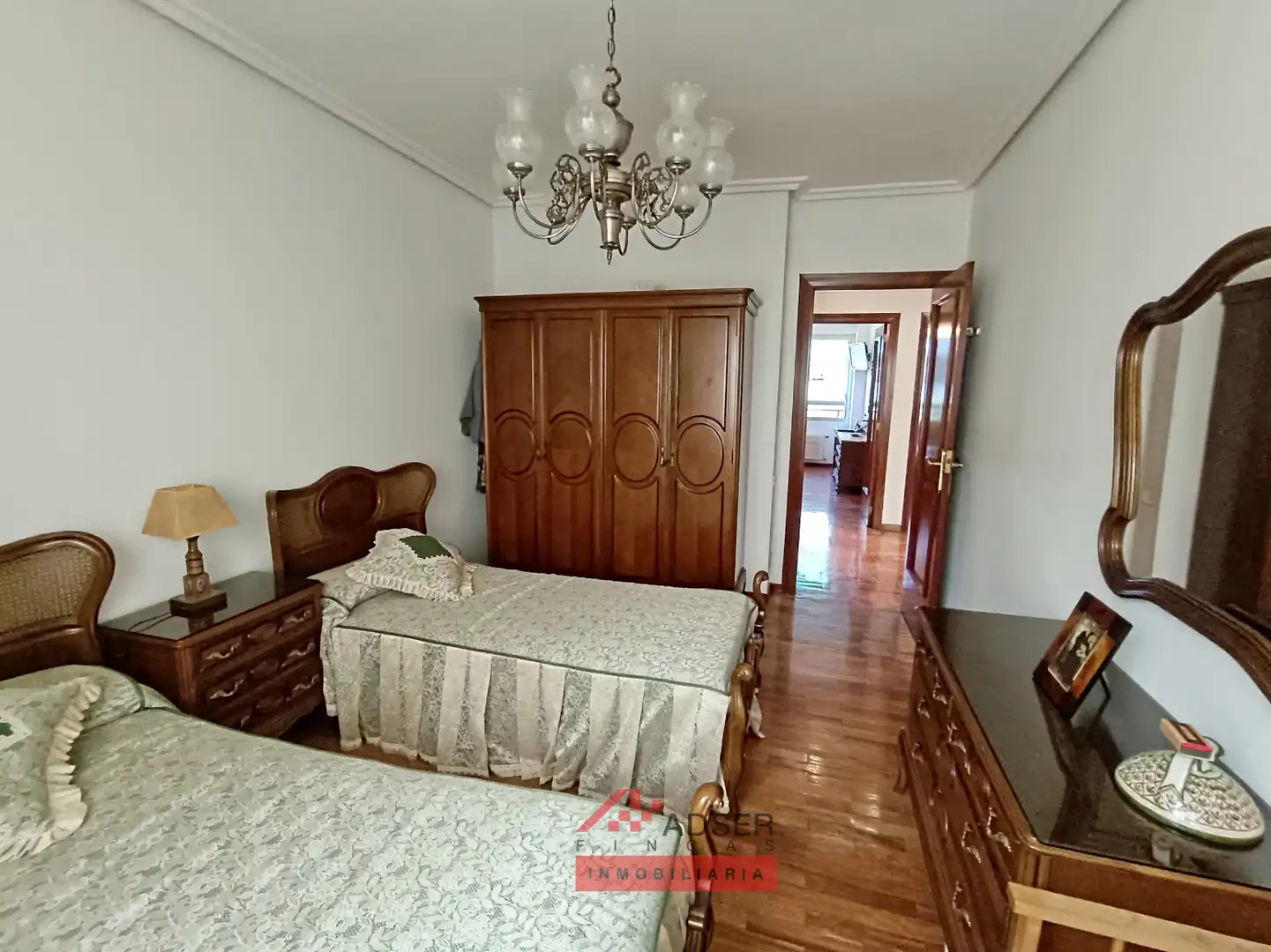 Habitación de Piso en venta en  Logroño con Calefacción, Parquet y Terraza