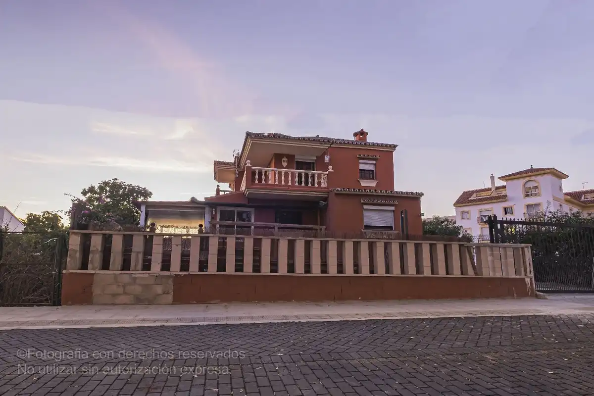 Chalet con terraza en venta en Calle Castilla 99