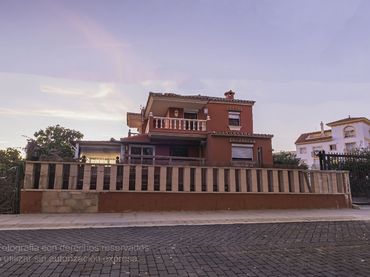 Xalet amb balcó en venda a Calle Castilla 99