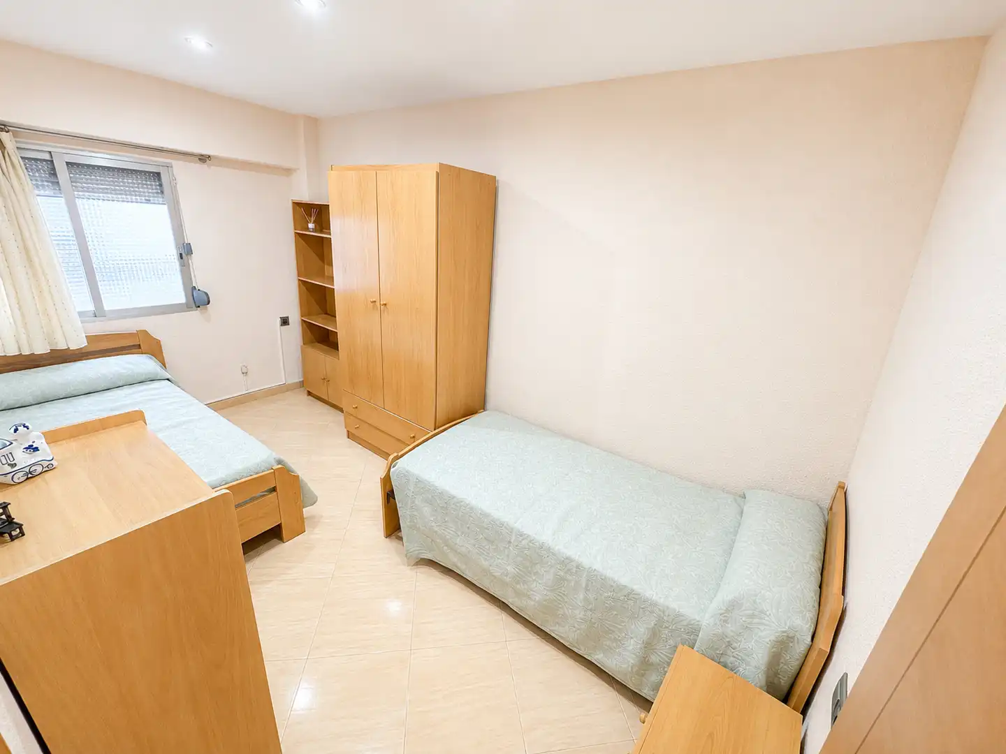 Bedroom of Flat for sale in Valencia  with Air Conditioner, Furnished and Oven