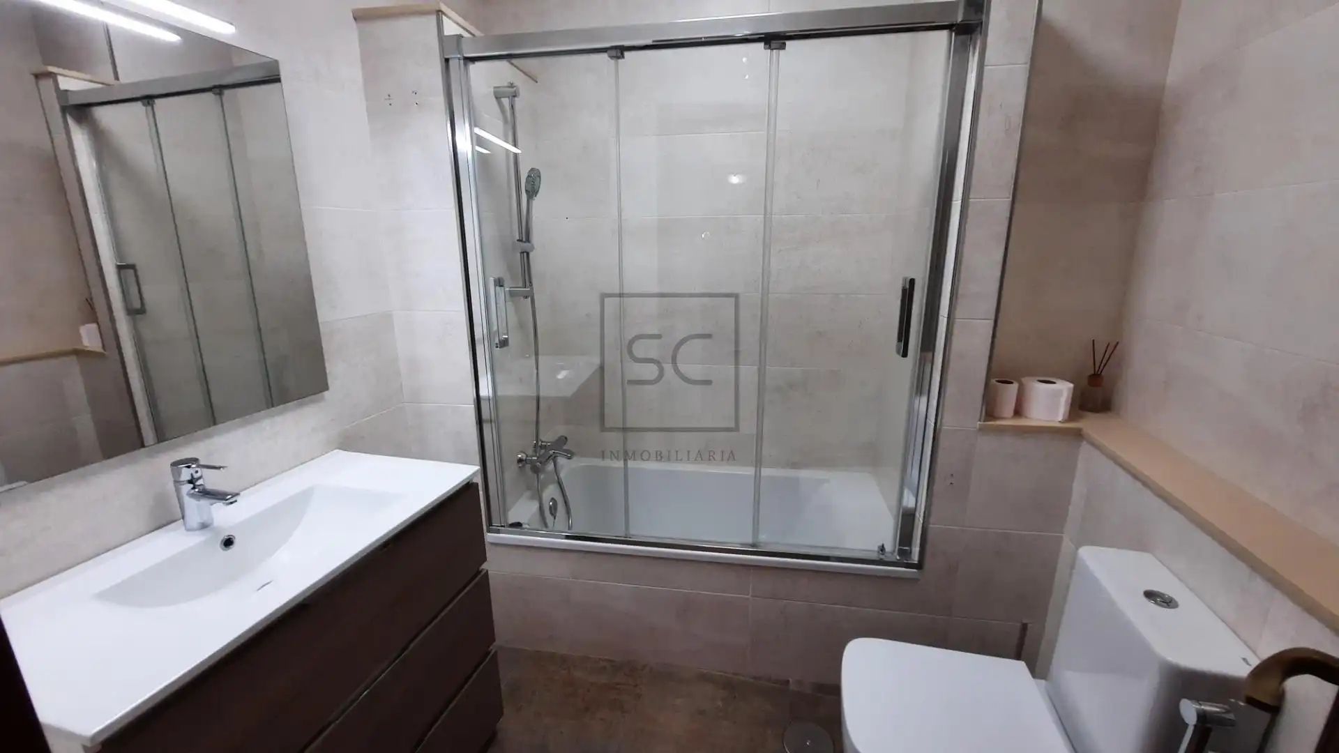 Bathroom of Flat for rent in Ferrol  with Heating, Terrace and Furnished