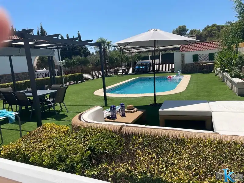 Piscina de Casa o xalet en venda en Linares amb Jardí privat, Piscina i Moblat
