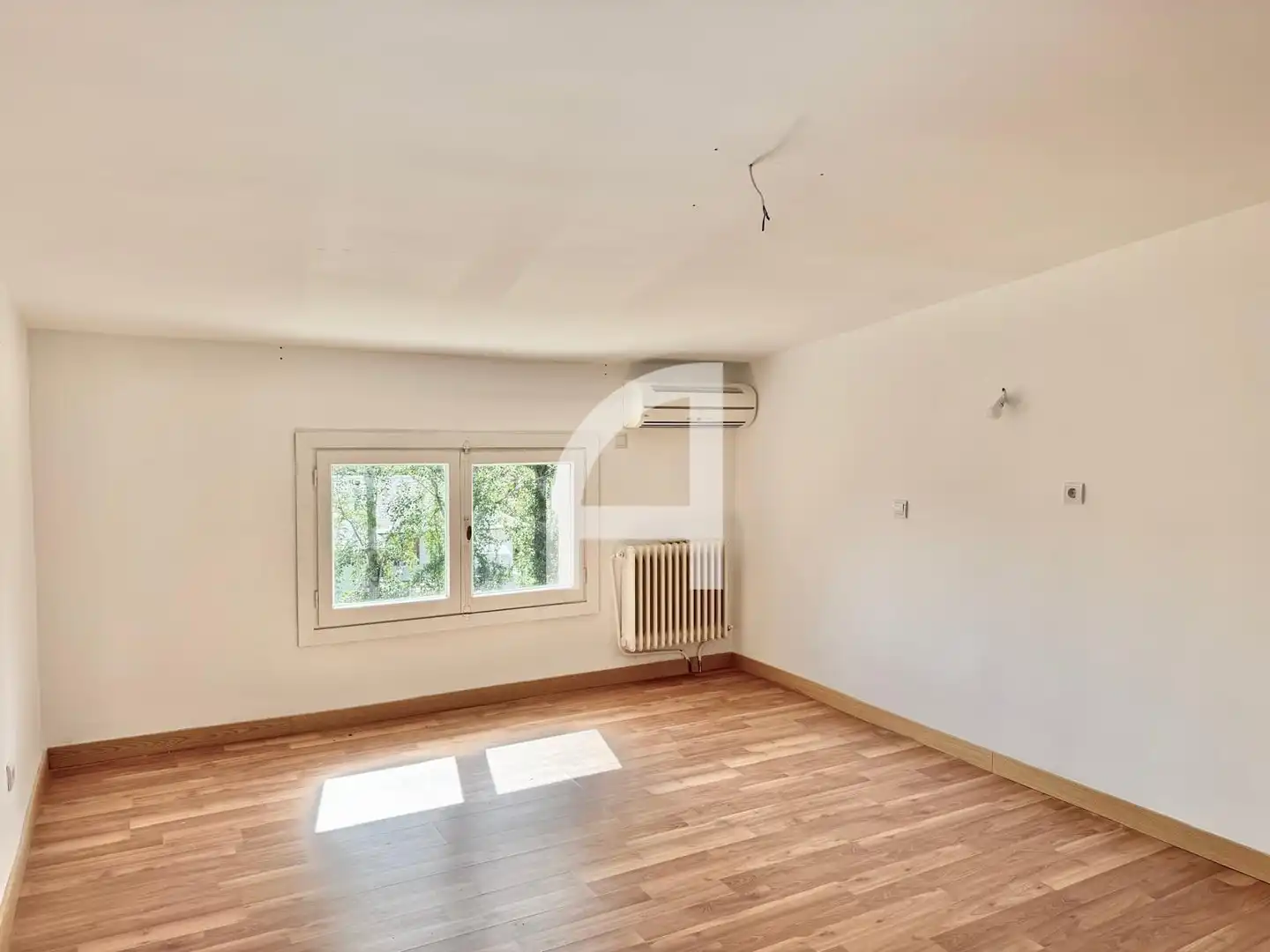 Sala de estar de Casa o chalet en venta en Villanueva de la Cañada con Aire acondicionado, Calefacción y Jardín privado