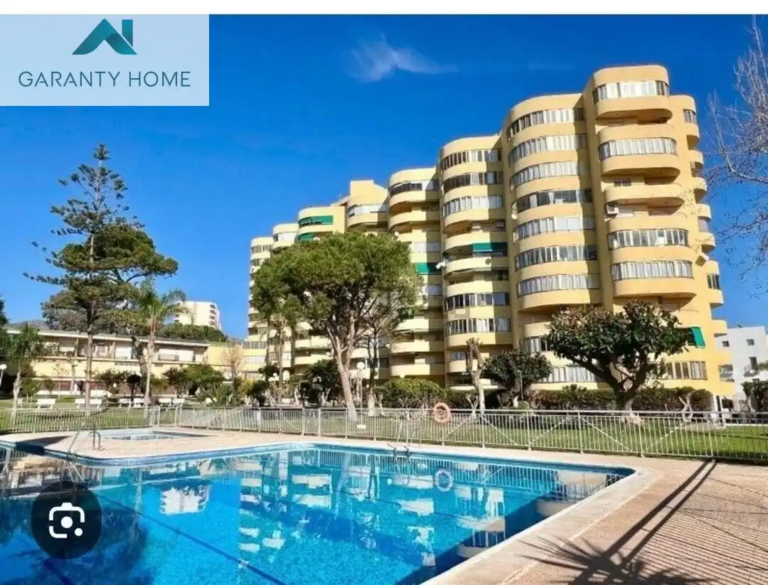 Vista exterior de Piso de alquiler en Torremolinos con Aire acondicionado, Jardín privado y Terraza