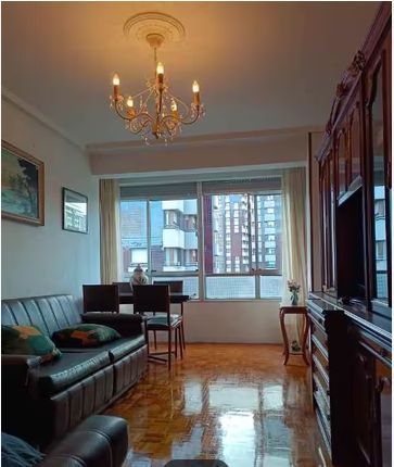 Sala d'estar de Pis en venda en Gijón  amb Calefacció, Terrassa i Moblat