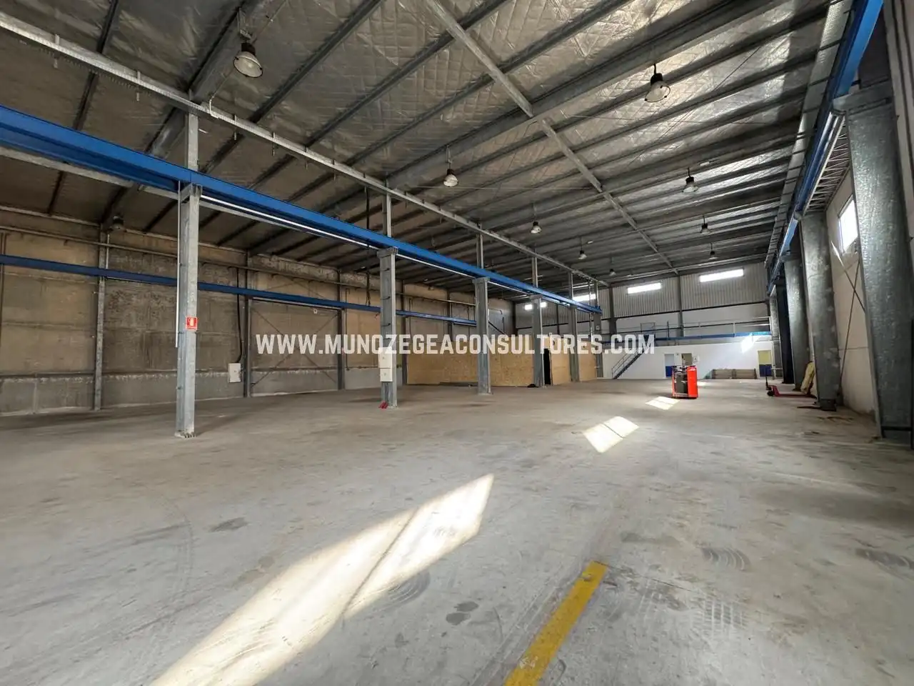 Industrial building to rent in De Extremadura