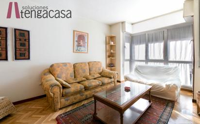 Sala d'estar de Apartament de lloguer en  Madrid Capital amb Aire condicionat, Calefacció i Parquet