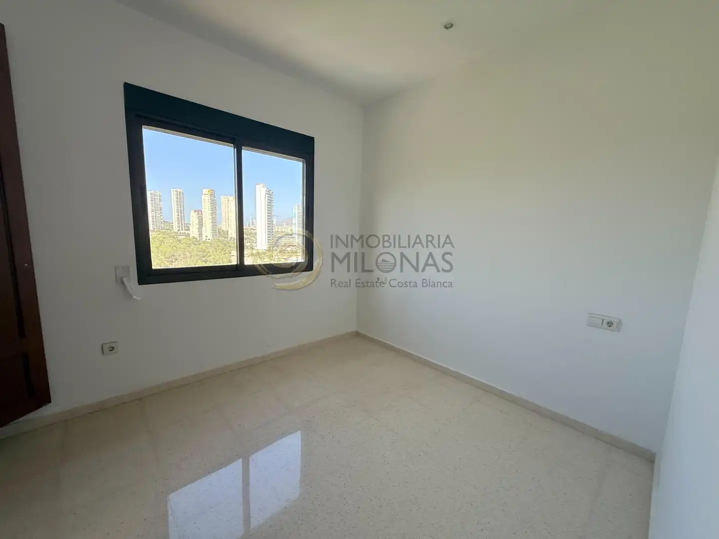 Schlafzimmer von Wohnung zur Miete in Benidorm mit Klimaanlage, Heizung und Privatgarten