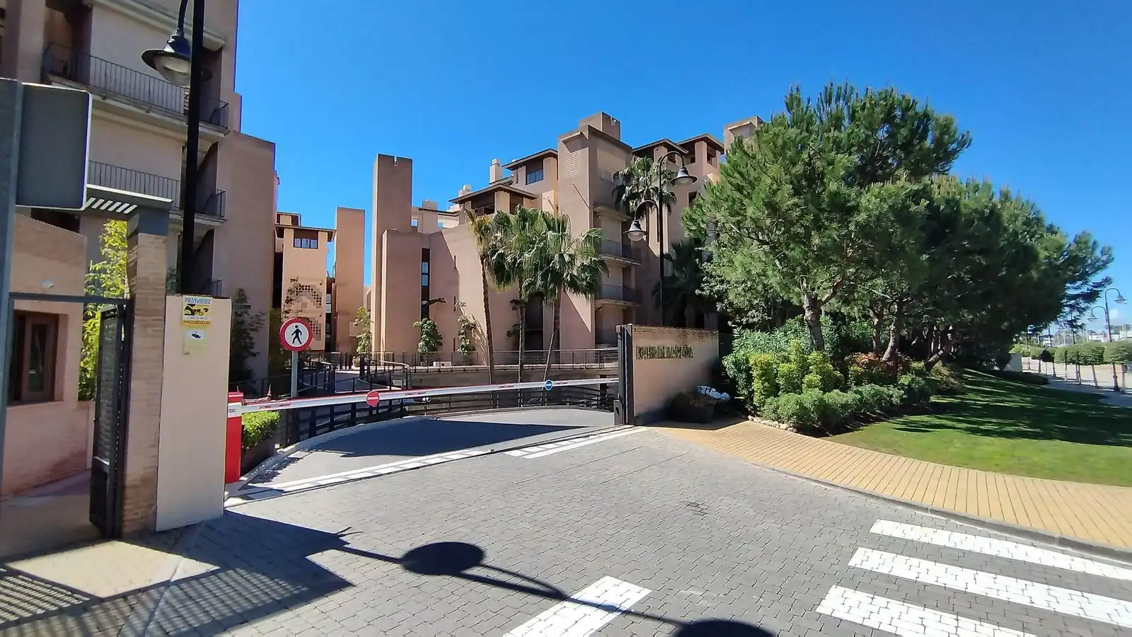 Vista exterior de Apartamento de alquiler en Estepona con Terraza, Amueblado y Internet