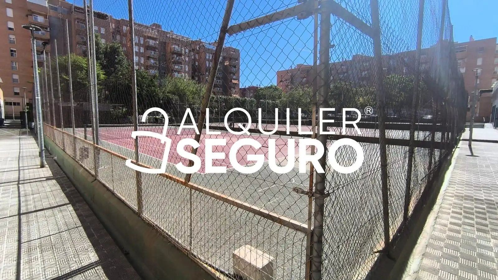 Vista exterior de Pis de lloguer en Sevilla amb Aire condicionat, Terrassa i Piscina