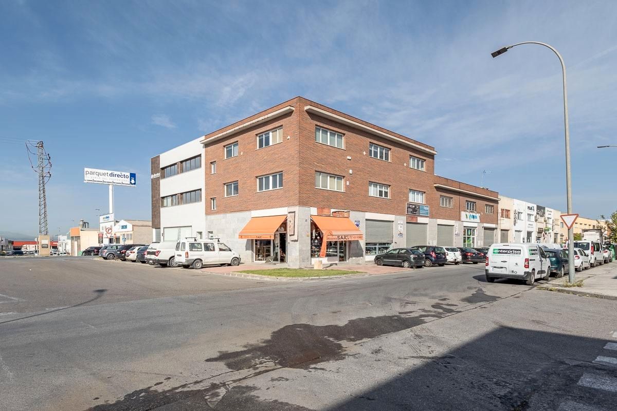 Vista exterior de Nau industrial en venda en Peligros