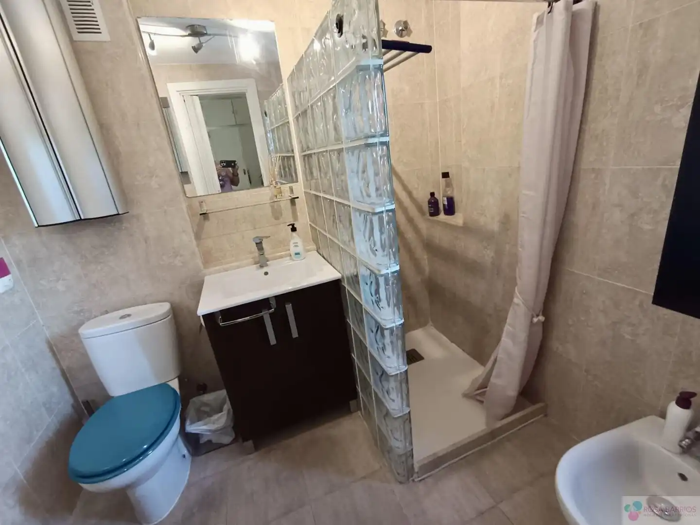 Baño de Piso en venta en Marbella con Aire acondicionado, Terraza y Piscina comunitaria