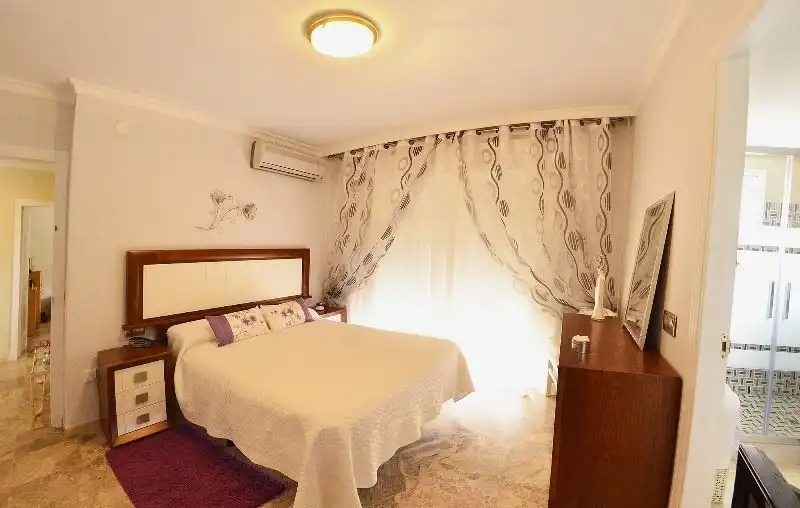 Dormitori de Casa o xalet en venda en Alhaurín de la Torre amb Aire condicionat, Calefacció i Jardí privat