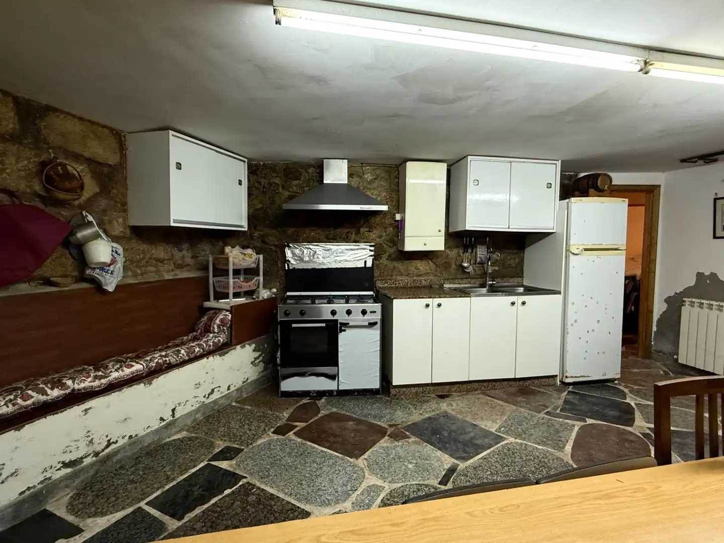 Cuina de Casa o xalet en venda en Pantón amb Calefacció, Parquet i Traster