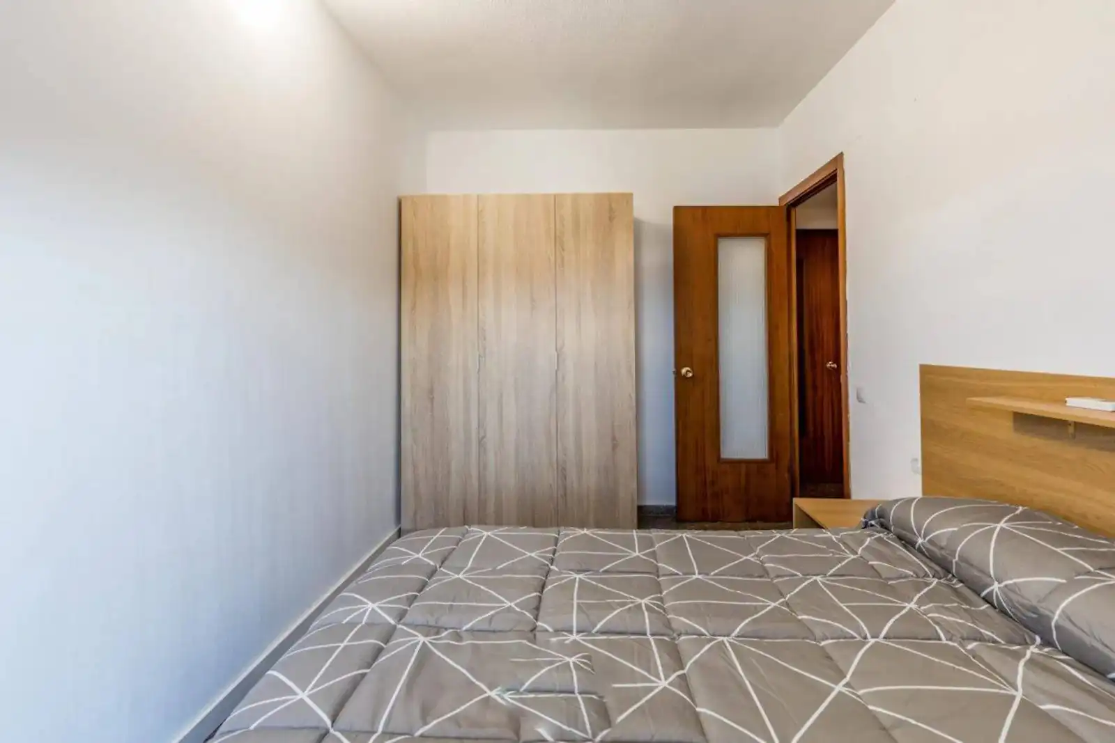 Bedroom of Flat for share in Campanar