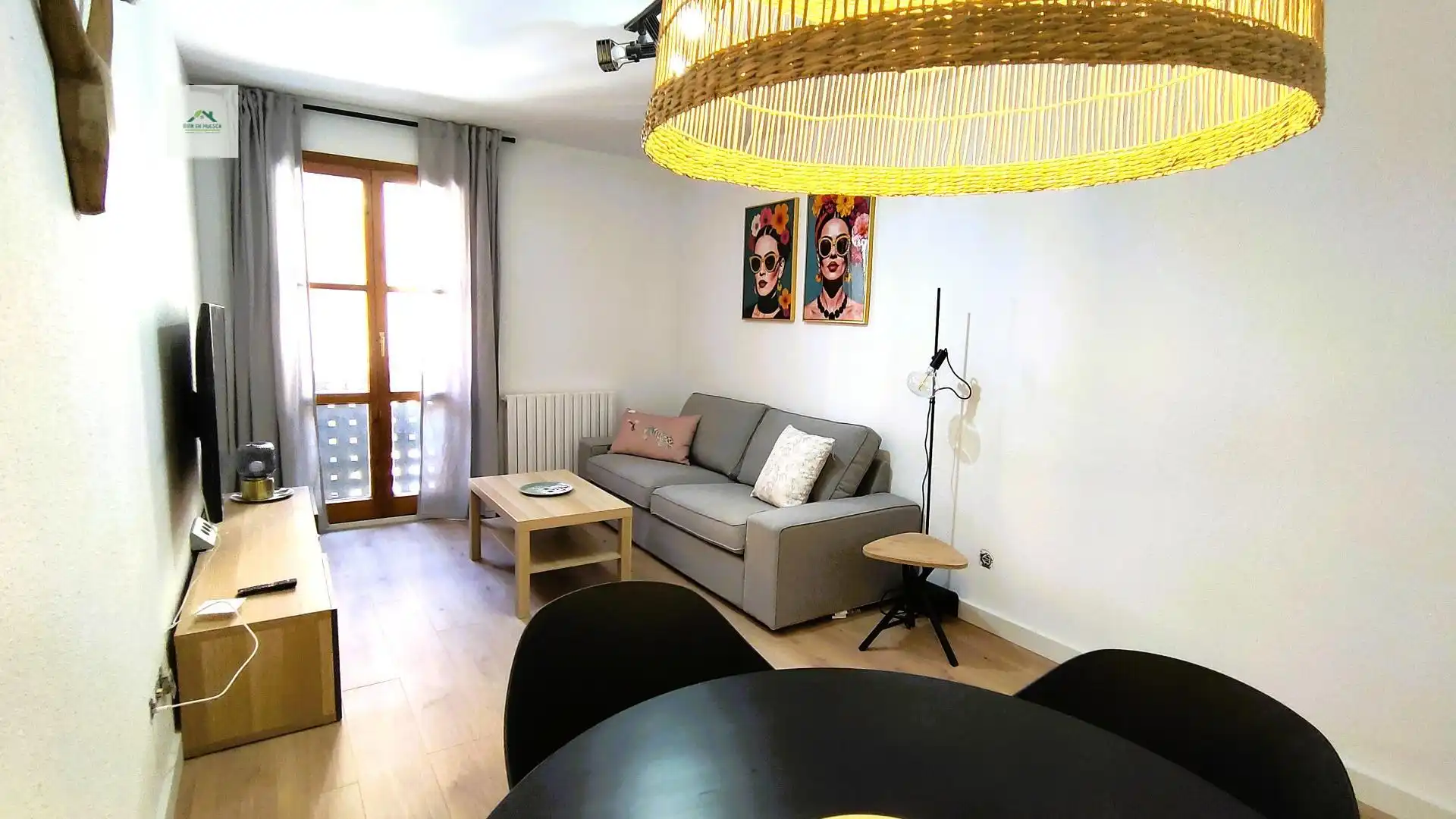 Sala d'estar de Pis de lloguer en Huesca amb Calefacció, Moblat i Balcó