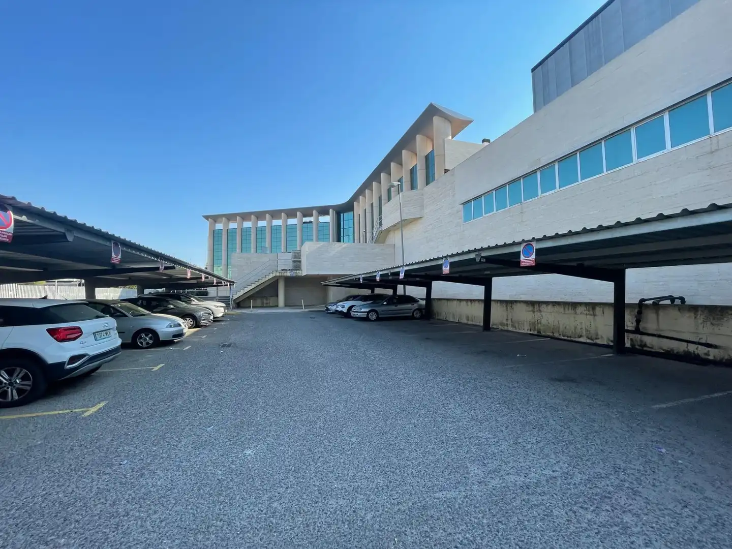 Vista exterior de Ático en venta en Tomares con Aire acondicionado, Calefacción y Jardín privado