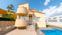 Vista exterior de Casa o xalet en venda en Cambrils amb Aire condicionat, Terrassa i Piscina