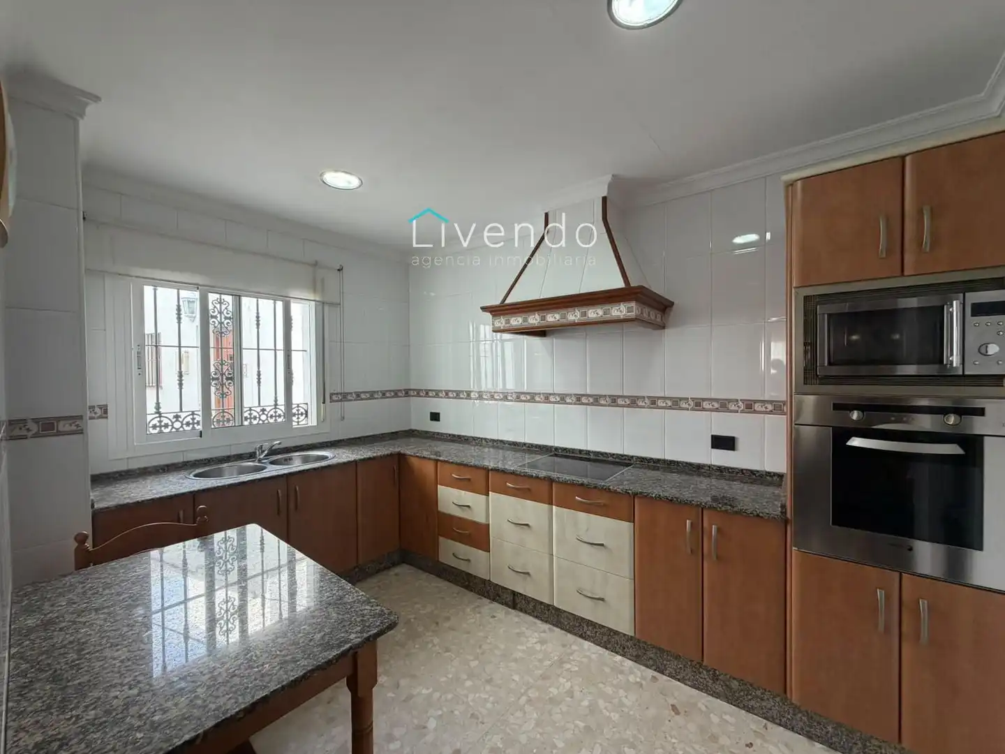 Cuina de Casa o xalet en venda en Vejer de la Frontera amb Terrassa, Traster i Moblat