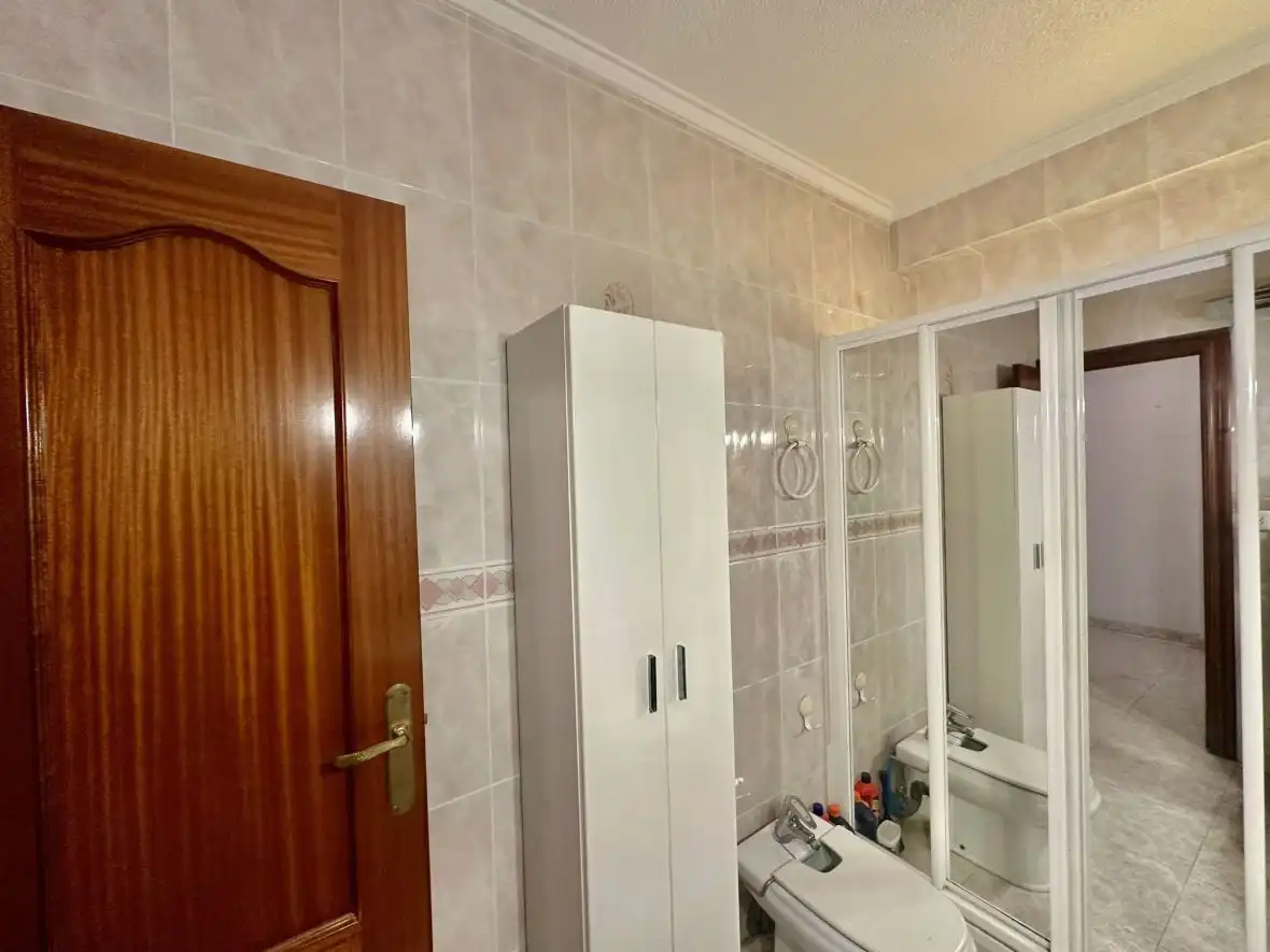 Badezimmer von Wohnungen zum Verkauf in Santa Pola mit Heizung, Terrasse und Abstellraum
