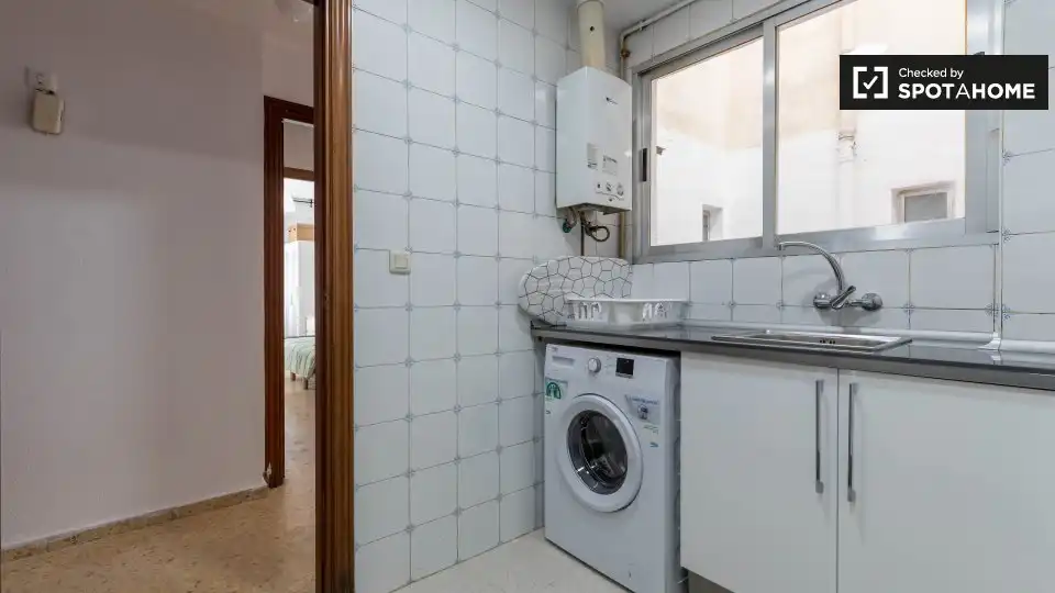 Baño de Piso de alquiler en Valencia con Aire acondicionado, Calefacción y Amueblado