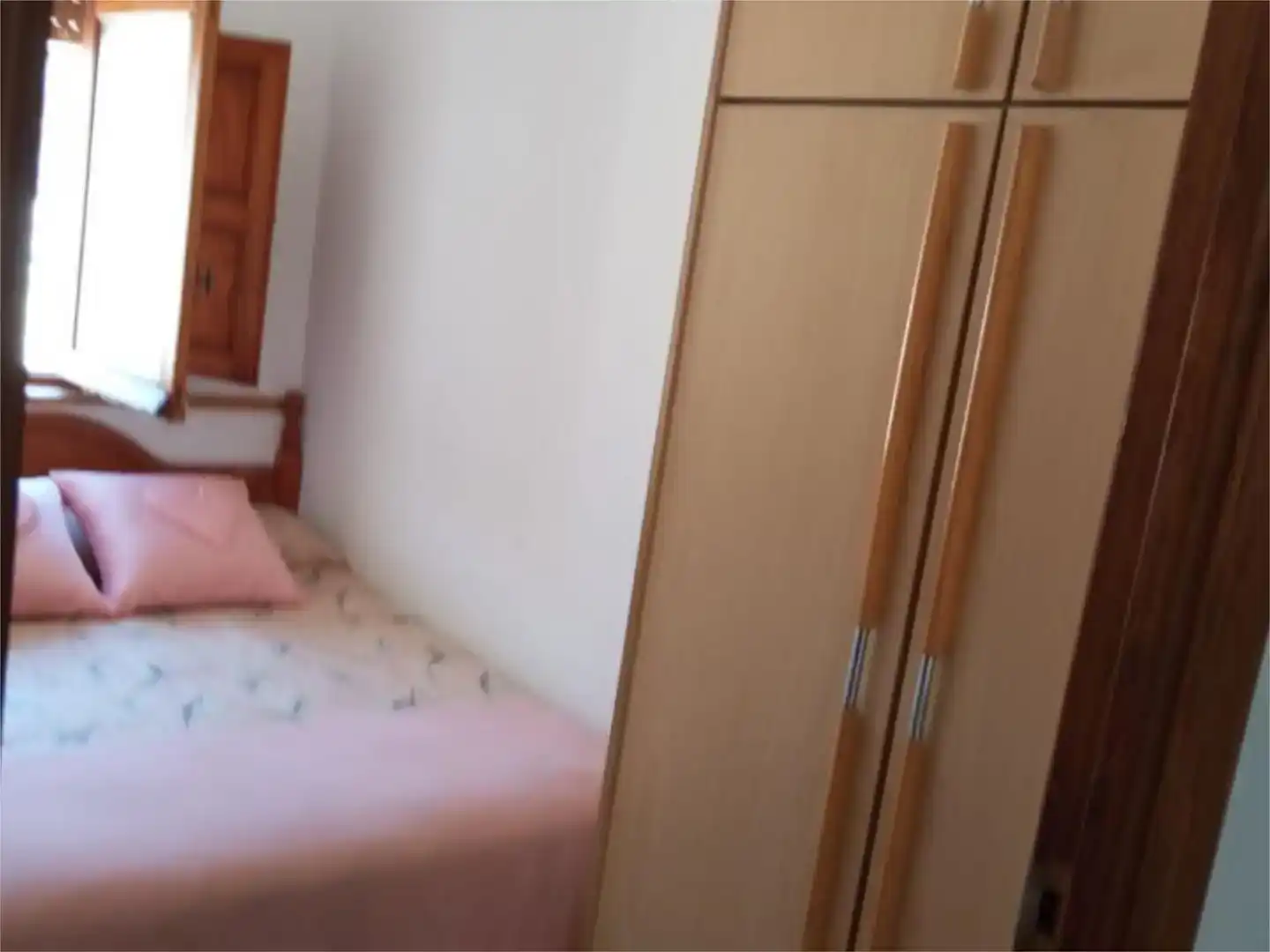 Dormitori de Casa adosada en venda en Cubillas de Santa Marta amb Jardí privat, Traster i Moblat