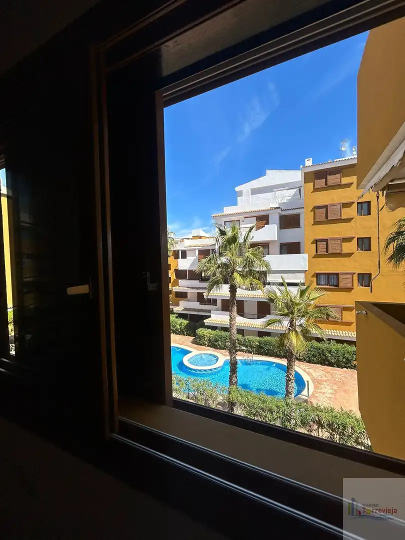 Vista exterior de Apartament de lloguer en Torrevieja amb Aire condicionat, Calefacció i Terrassa