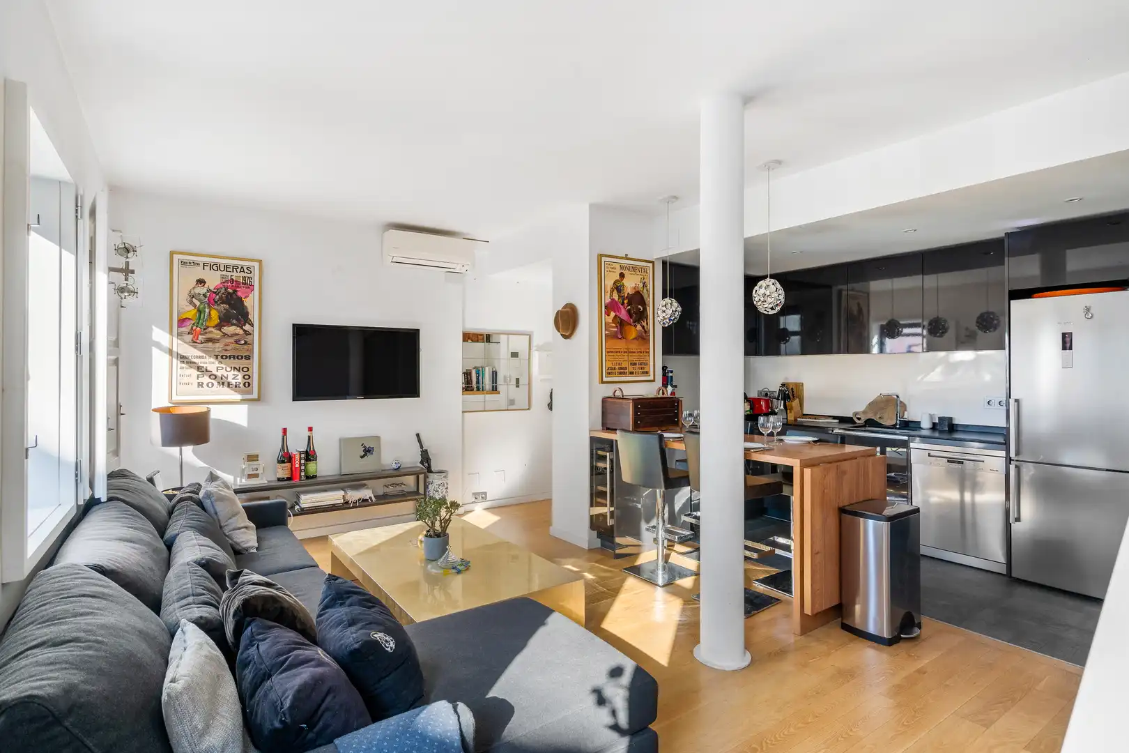 Wohnzimmer von Dachboden zum Verkauf in Barcelona mit Klimaanlage, Heizung und Parkett