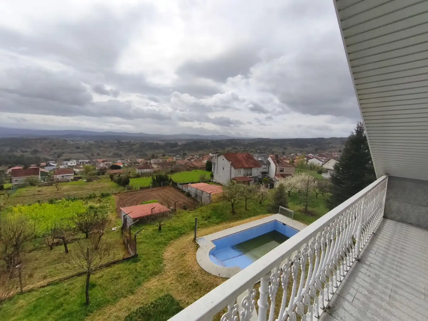 Garden of Houses for sale in Toén  with Heating, Private garden and Parquet flooring