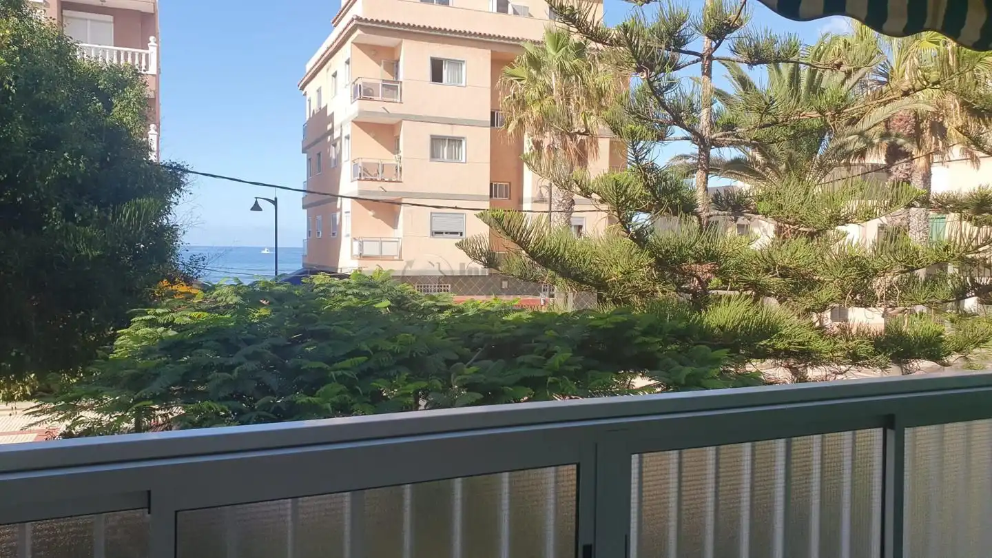 Vista exterior de Apartamento de alquiler en Arona con Terraza y Amueblado